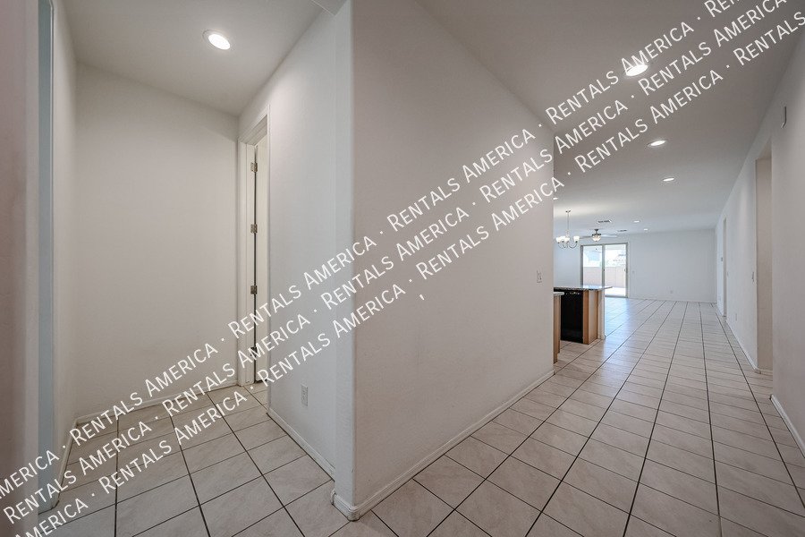 Beautiful 5 Bedroom in Tuscano Community! property image