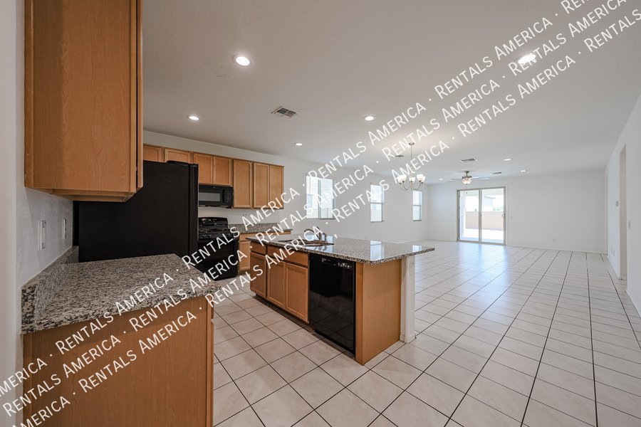 Beautiful 5 Bedroom in Tuscano Community! property image