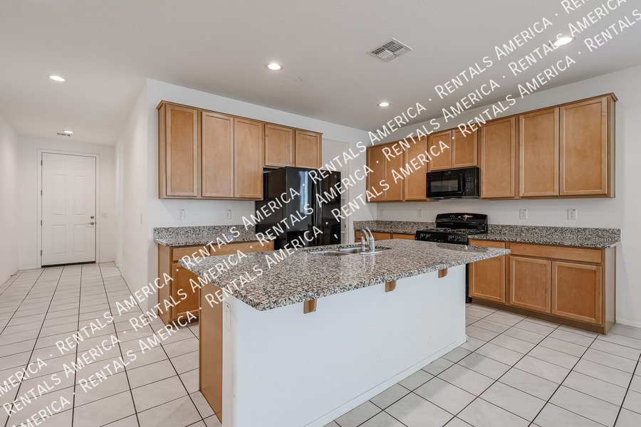 Beautiful 5 Bedroom in Tuscano Community! property image