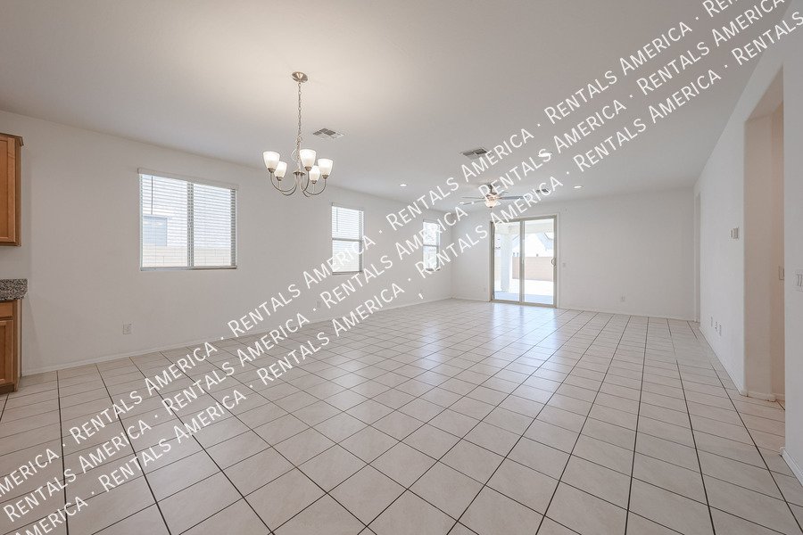 Beautiful 5 Bedroom in Tuscano Community! property image