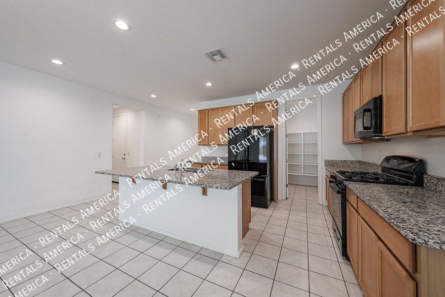 Beautiful 5 Bedroom in Tuscano Community! property image