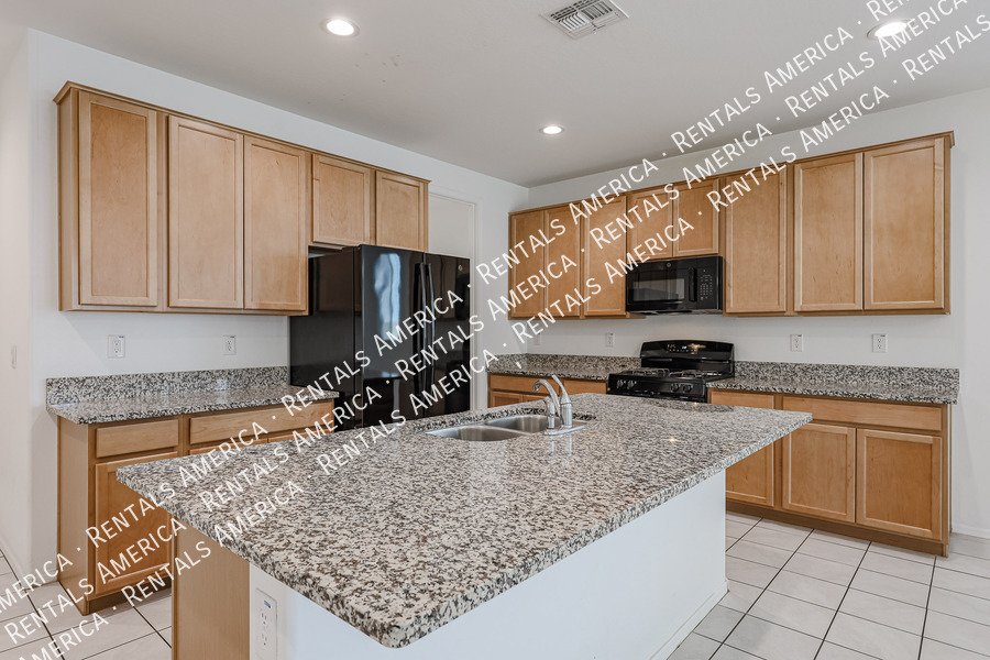 Beautiful 5 Bedroom in Tuscano Community! property image