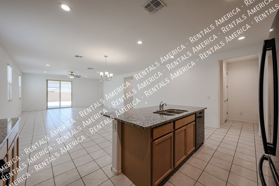 Beautiful 5 Bedroom in Tuscano Community! property image
