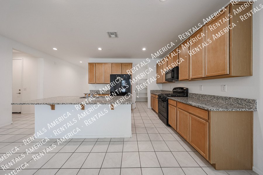 Beautiful 5 Bedroom in Tuscano Community! property image