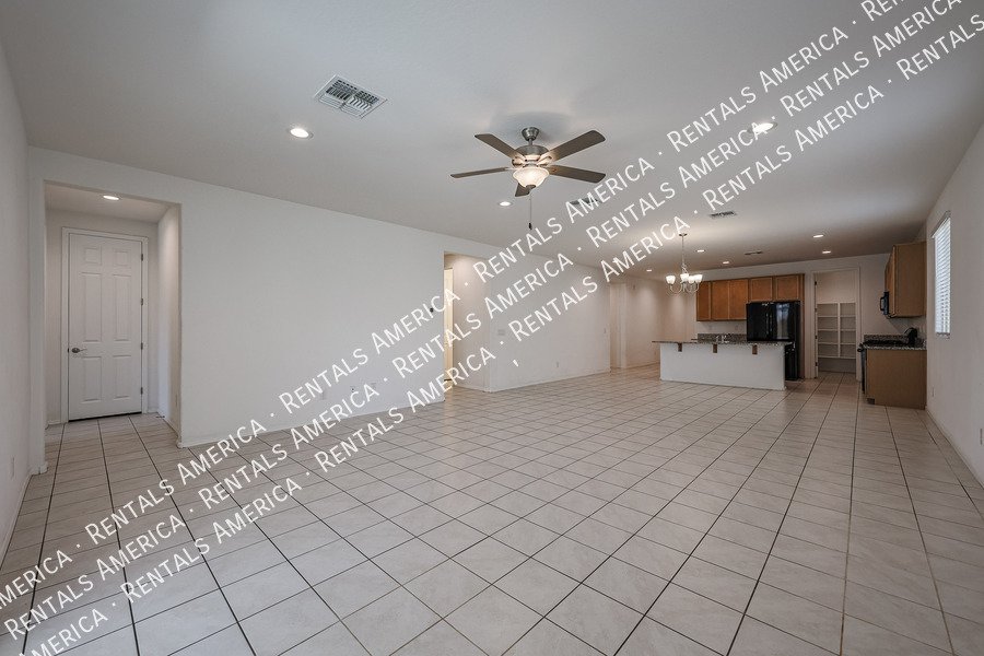 Beautiful 5 Bedroom in Tuscano Community! property image