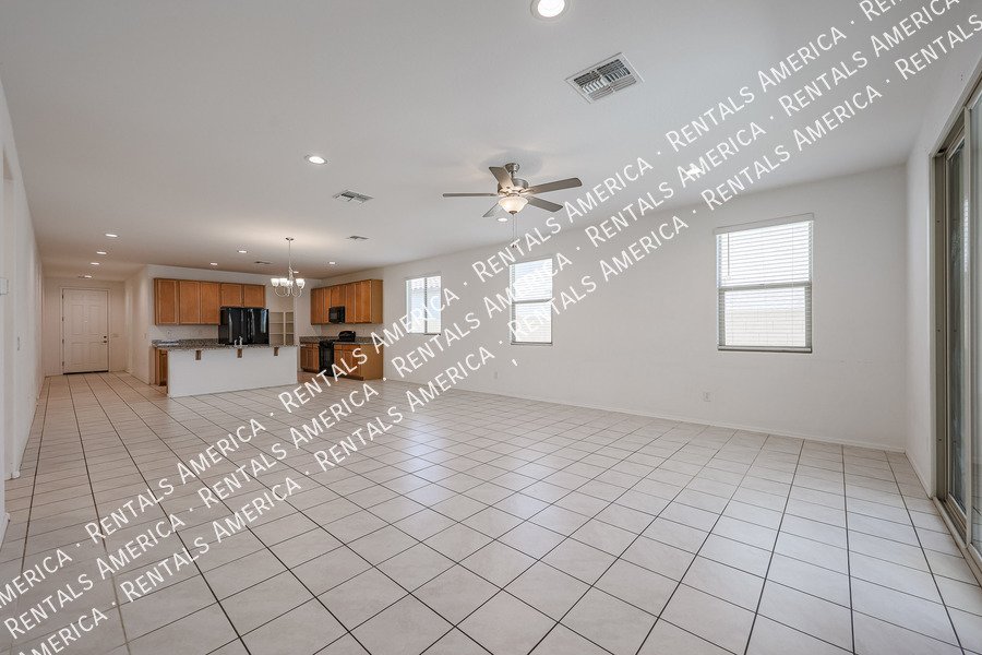 Beautiful 5 Bedroom in Tuscano Community! property image