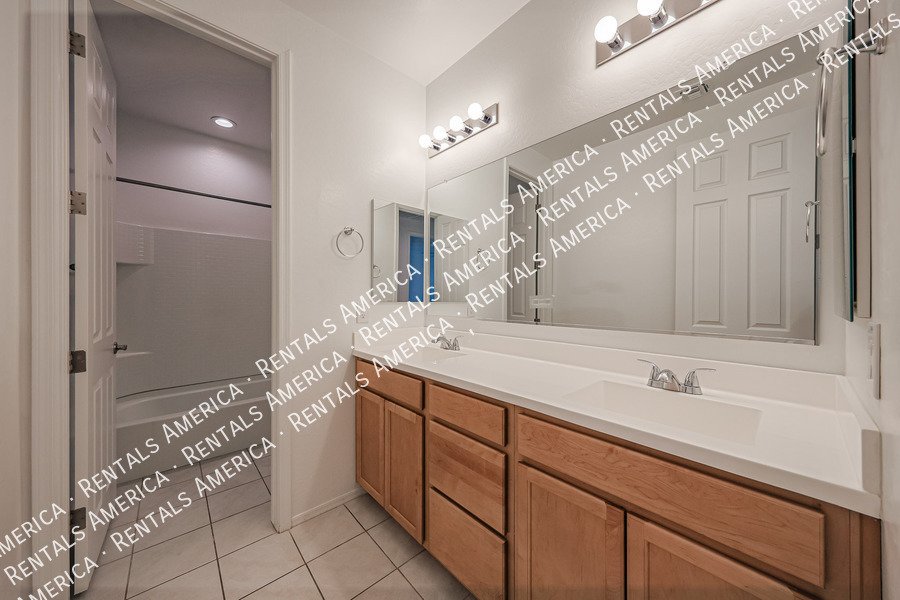 Beautiful 5 Bedroom in Tuscano Community! property image