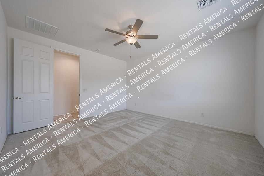 Beautiful 5 Bedroom in Tuscano Community! property image