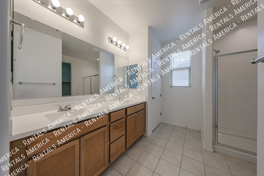 Beautiful 5 Bedroom in Tuscano Community! property image