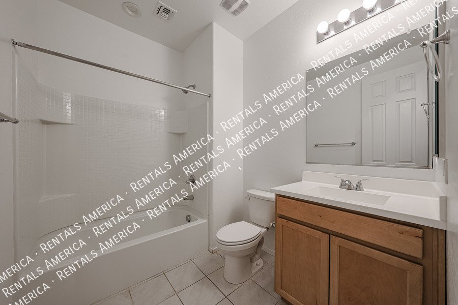 Beautiful 5 Bedroom in Tuscano Community! property image