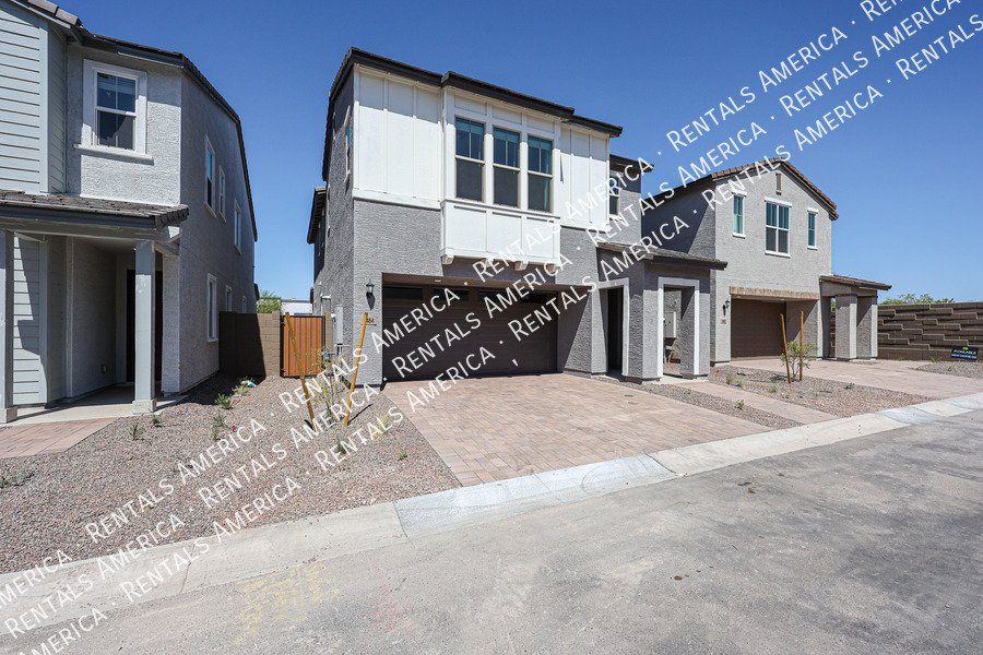 New Home 4 bed, 3.5 baths! Amenities! property image