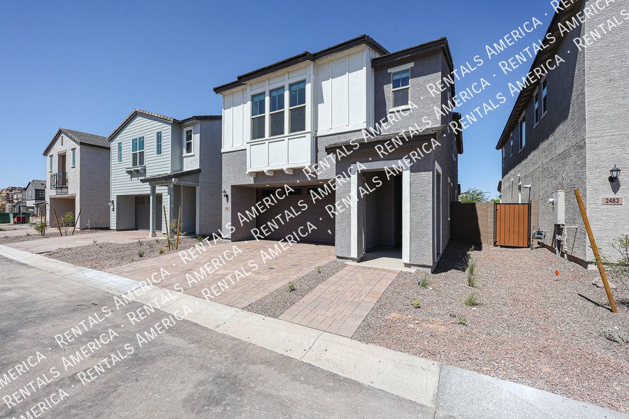 New Home 4 bed, 3.5 baths! Amenities! property image
