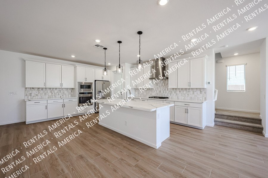 New Home 4 bed, 3.5 baths! Amenities! property image