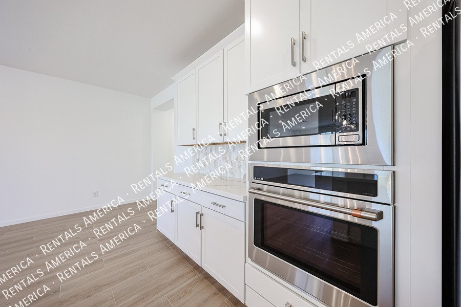 New Home 4 bed, 3.5 baths! Amenities! property image