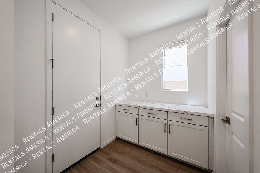 New Home 4 bed, 3.5 baths! Amenities! property image