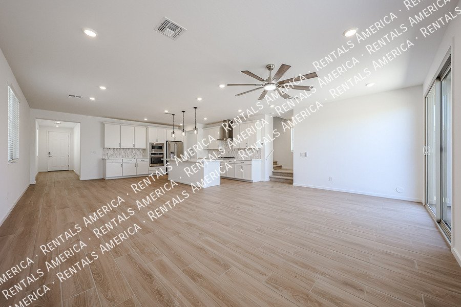 New Home 4 bed, 3.5 baths! Amenities! property image