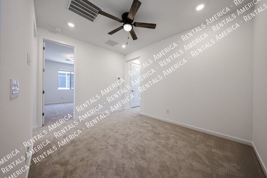 New Home 4 bed, 3.5 baths! Amenities! property image