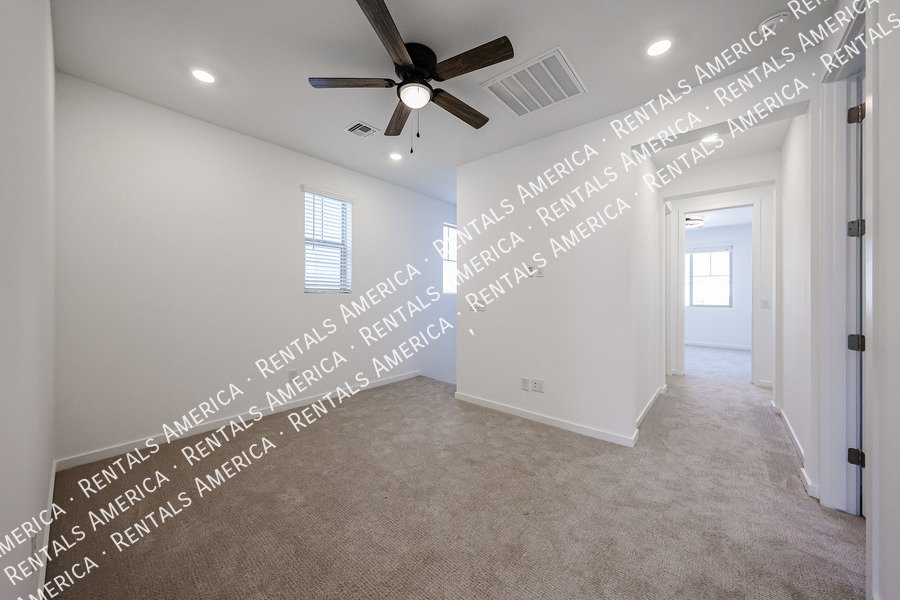 New Home 4 bed, 3.5 baths! Amenities! property image