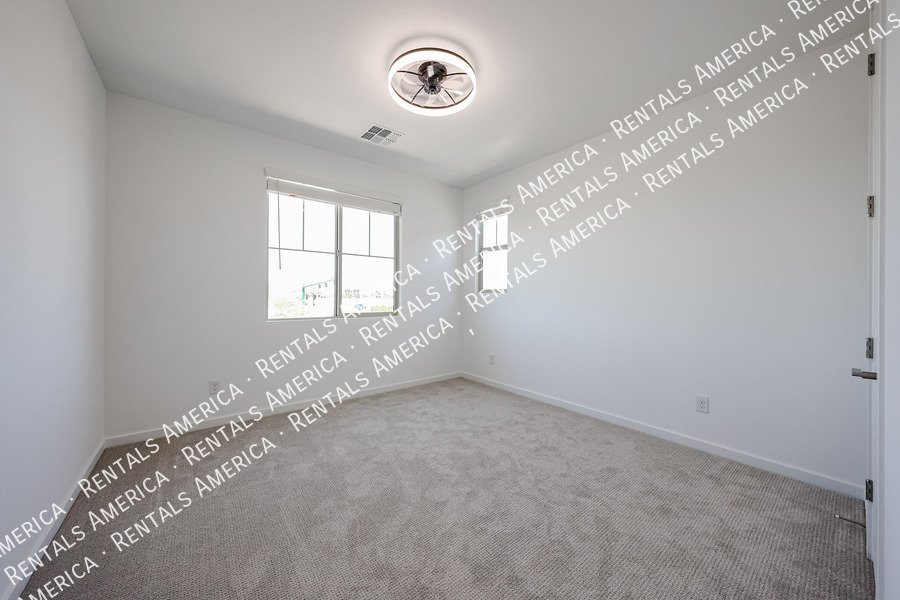 New Home 4 bed, 3.5 baths! Amenities! property image