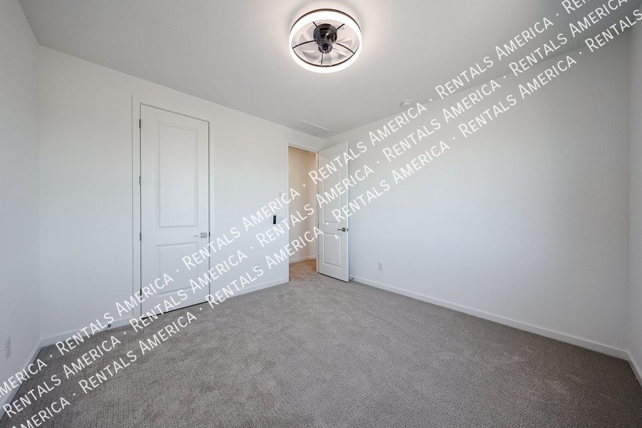 New Home 4 bed, 3.5 baths! Amenities! property image