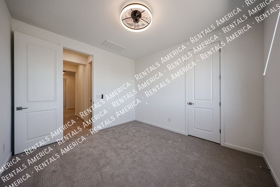 New Home 4 bed, 3.5 baths! Amenities! property image