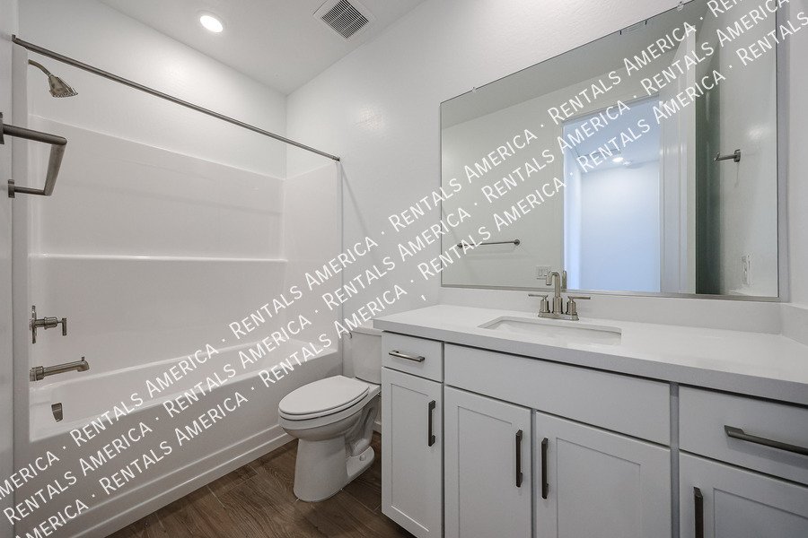 New Home 4 bed, 3.5 baths! Amenities! property image