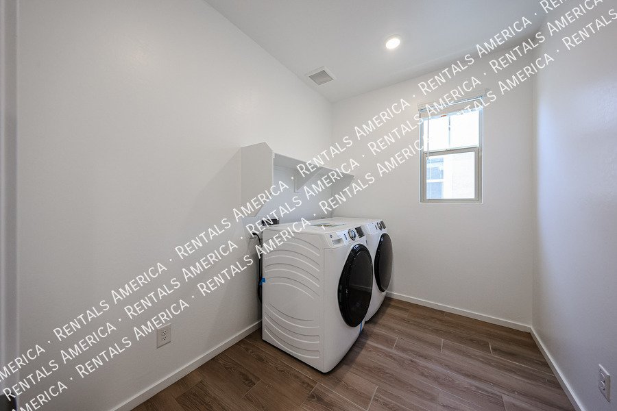 New Home 4 bed, 3.5 baths! Amenities! property image