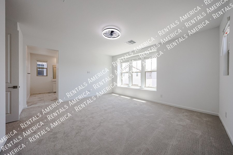New Home 4 bed, 3.5 baths! Amenities! property image