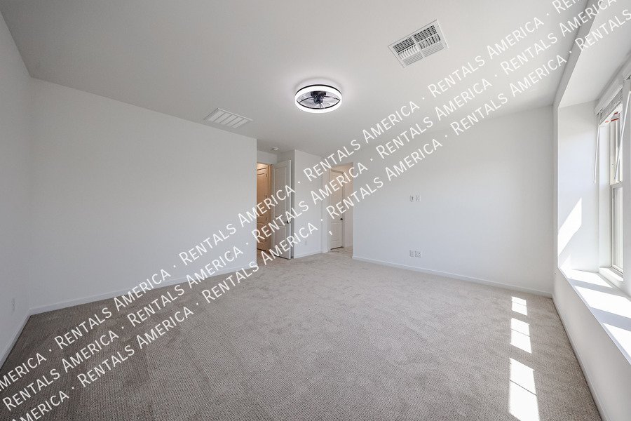 New Home 4 bed, 3.5 baths! Amenities! property image