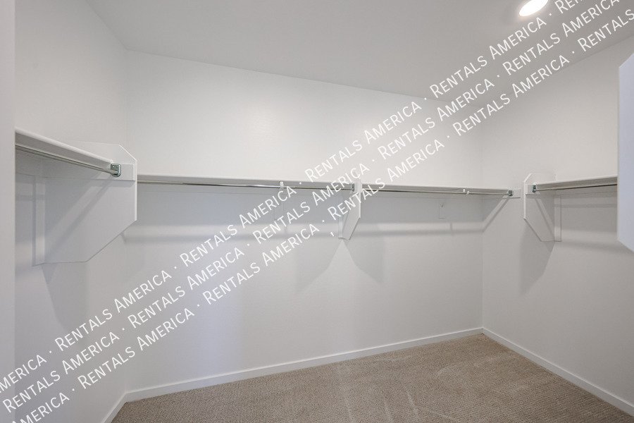 New Home 4 bed, 3.5 baths! Amenities! property image