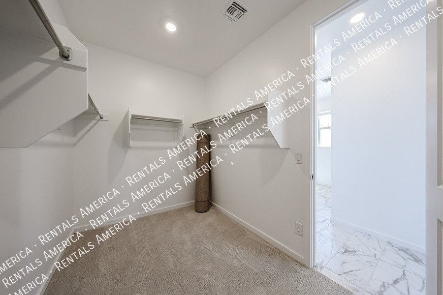 New Home 4 bed, 3.5 baths! Amenities! property image