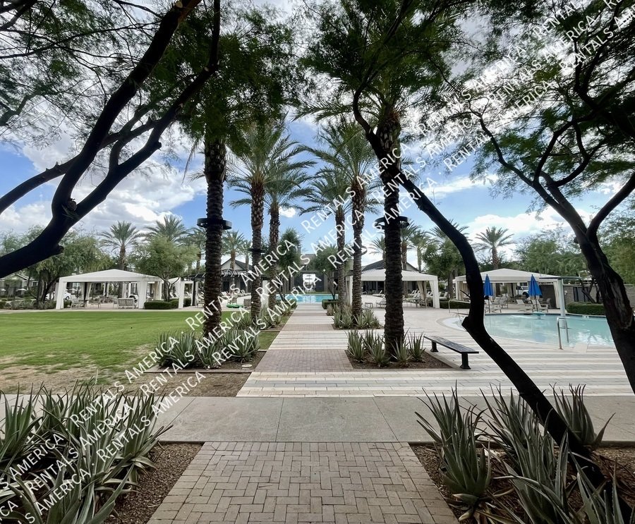 New Home 4 bed, 3.5 baths! Amenities! property image