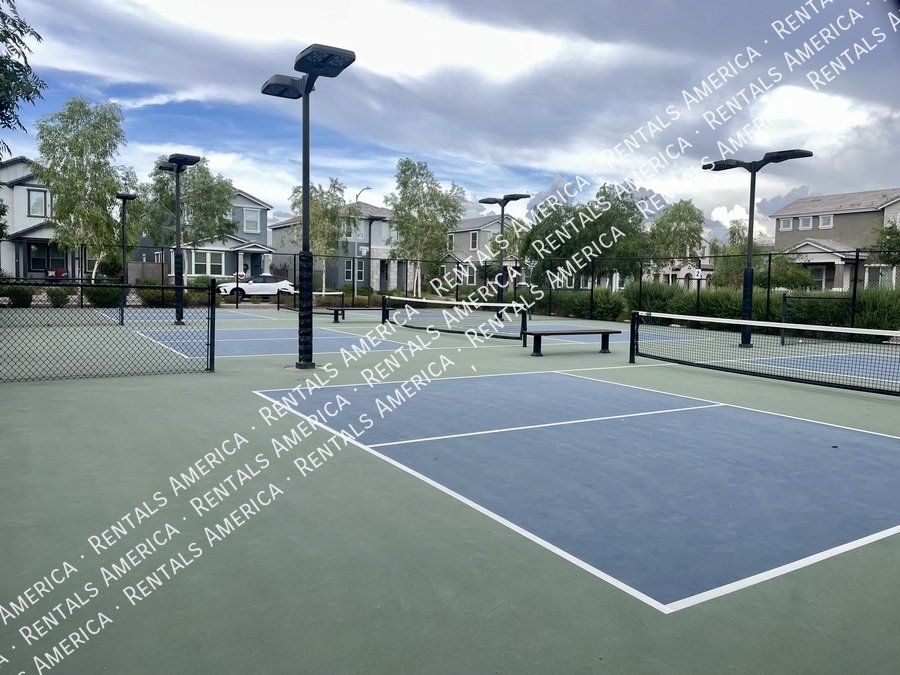 New Home 4 bed, 3.5 baths! Amenities! property image