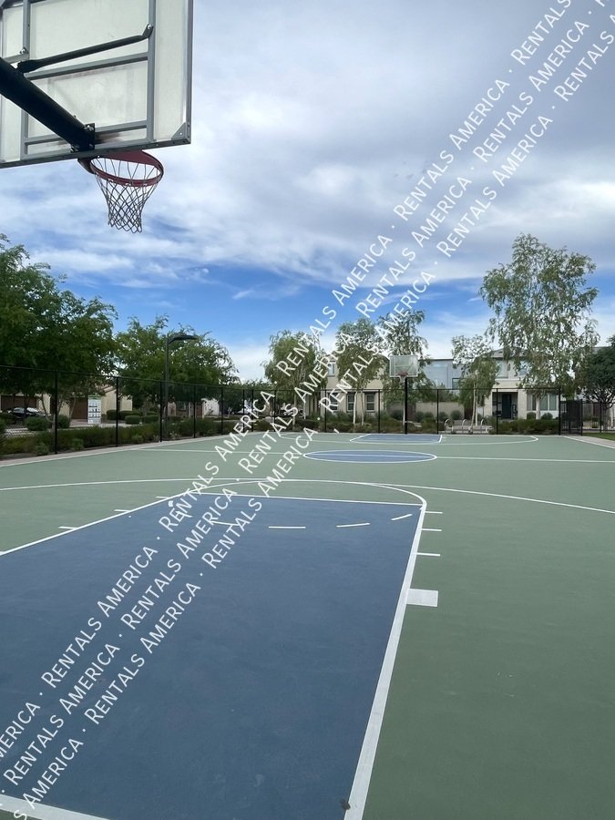 New Home 4 bed, 3.5 baths! Amenities! property image