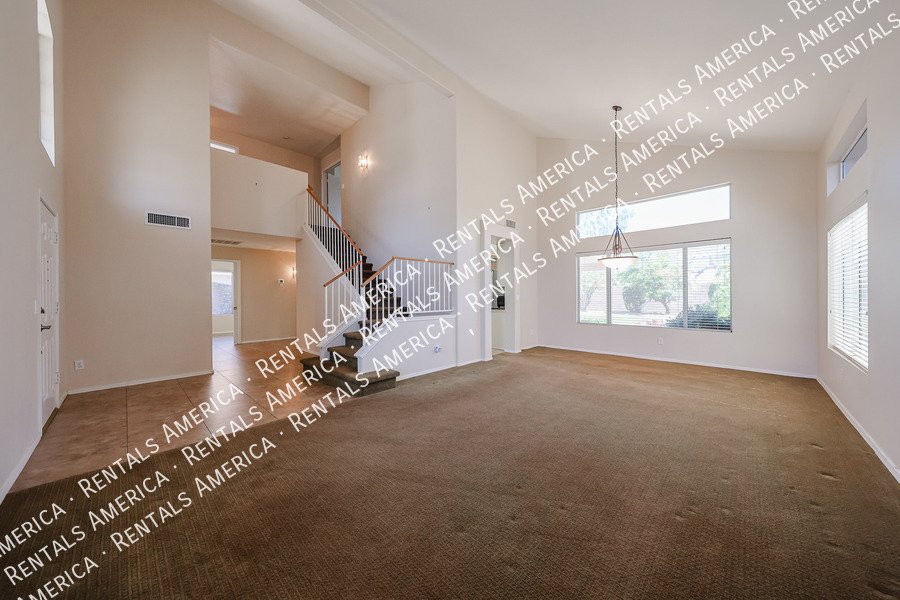 Spacious 5 Bed / 3 Bath Home in Desirable Hillcrest Ranch property image