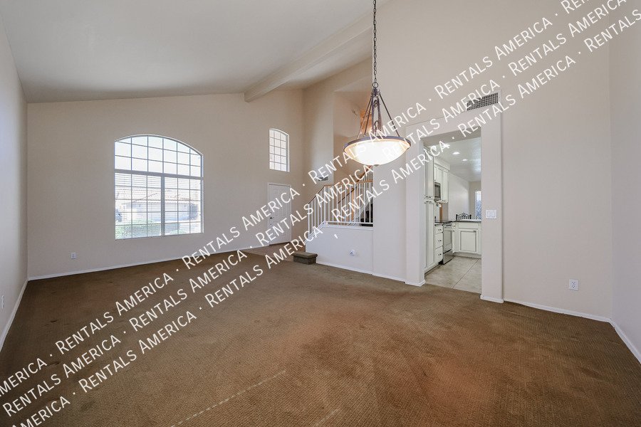 Spacious 5 Bed / 3 Bath Home in Desirable Hillcrest Ranch property image