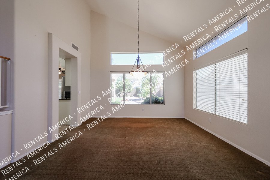 Spacious 5 Bed / 3 Bath Home in Desirable Hillcrest Ranch property image