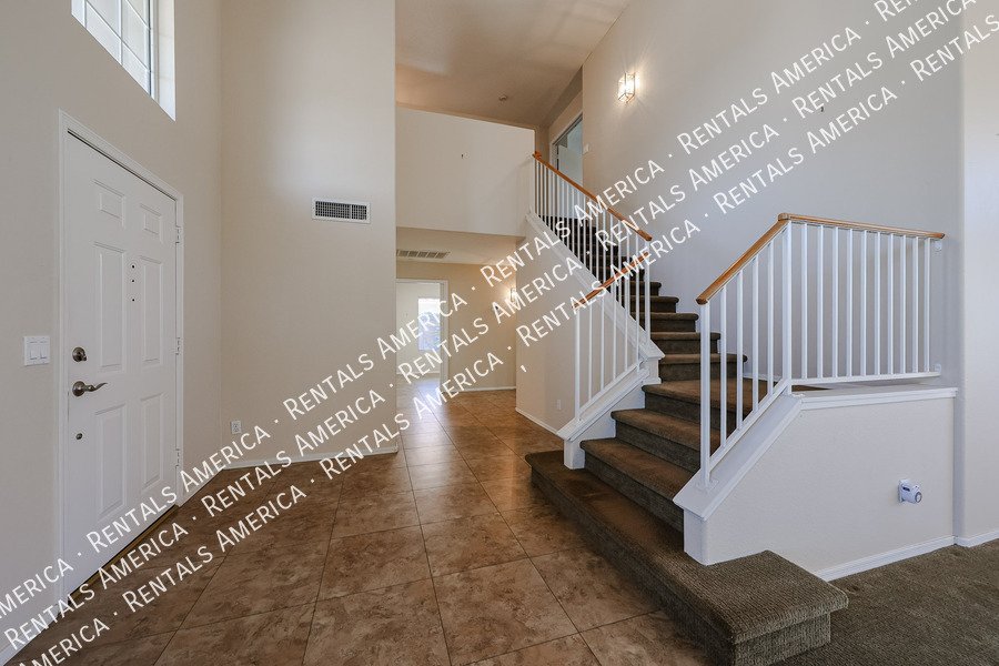 Spacious 5 Bed / 3 Bath Home in Desirable Hillcrest Ranch property image