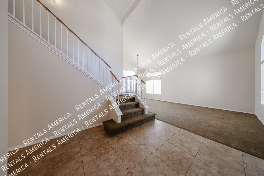 Spacious 5 Bed / 3 Bath Home in Desirable Hillcrest Ranch property image
