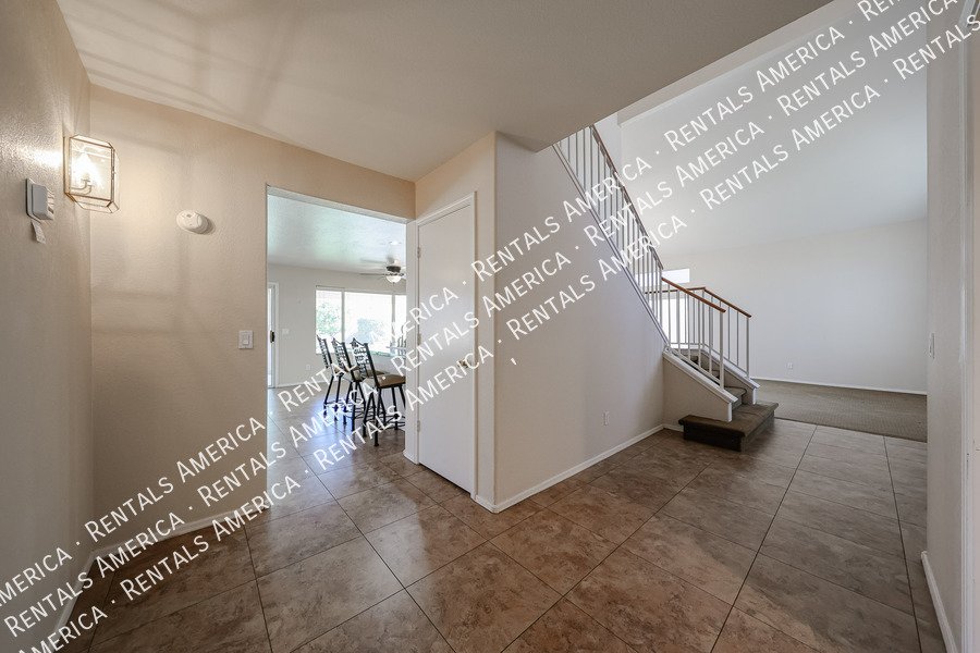 Spacious 5 Bed / 3 Bath Home in Desirable Hillcrest Ranch property image