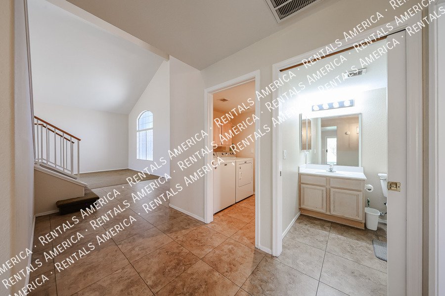 Spacious 5 Bed / 3 Bath Home in Desirable Hillcrest Ranch property image