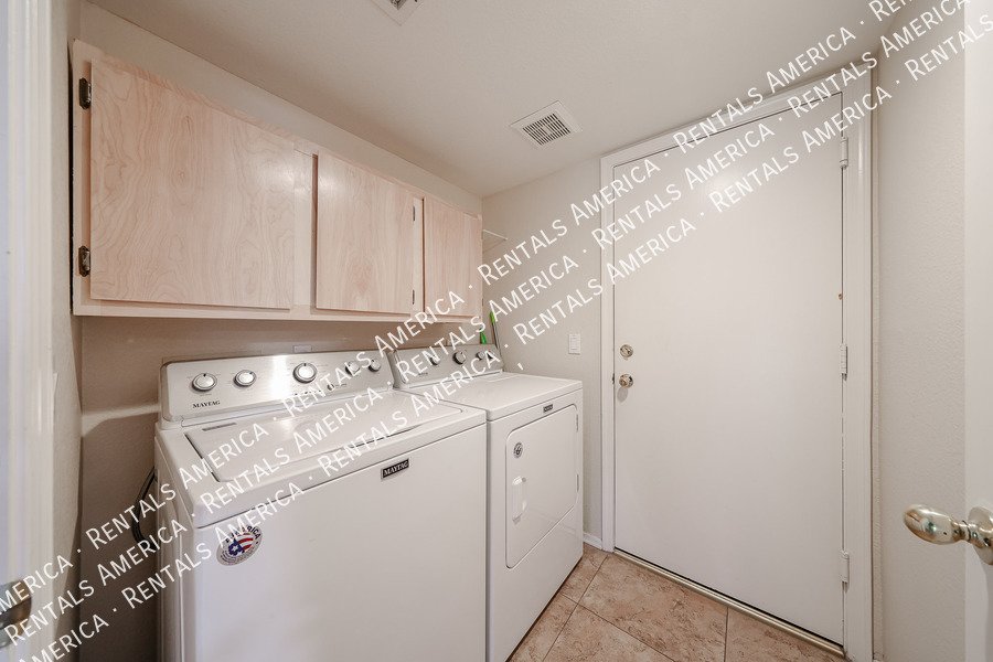 Spacious 5 Bed / 3 Bath Home in Desirable Hillcrest Ranch property image