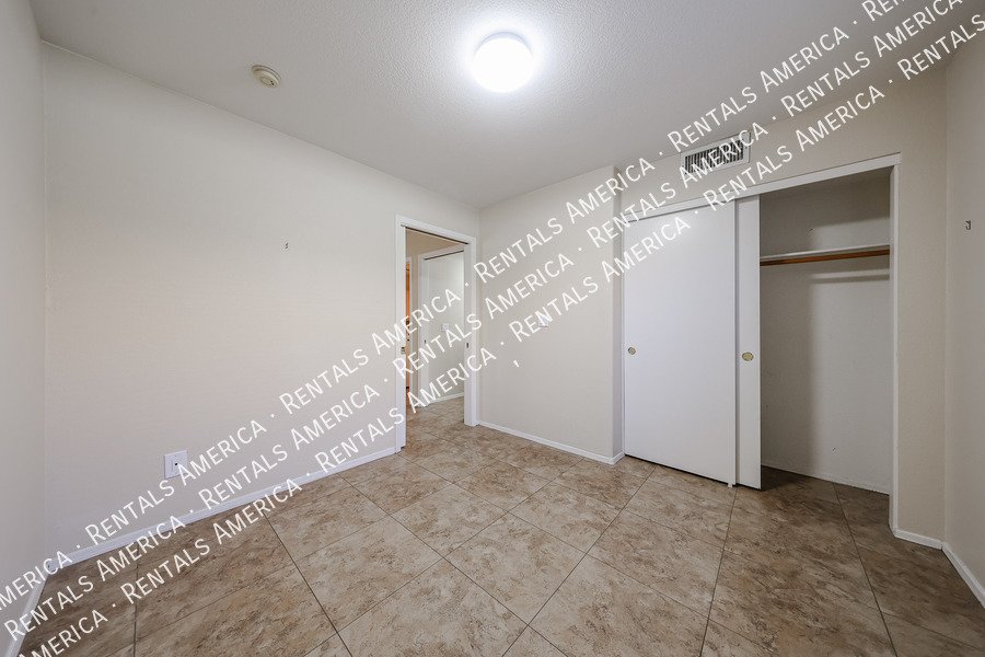 Spacious 5 Bed / 3 Bath Home in Desirable Hillcrest Ranch property image