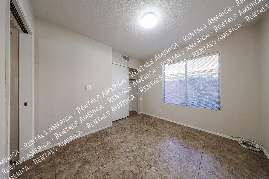 Spacious 5 Bed / 3 Bath Home in Desirable Hillcrest Ranch property image