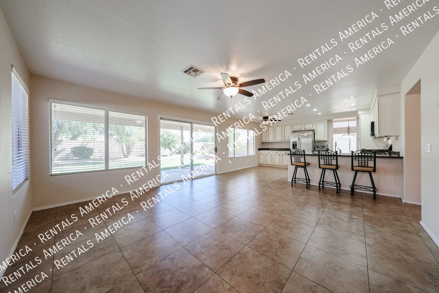 Spacious 5 Bed / 3 Bath Home in Desirable Hillcrest Ranch property image