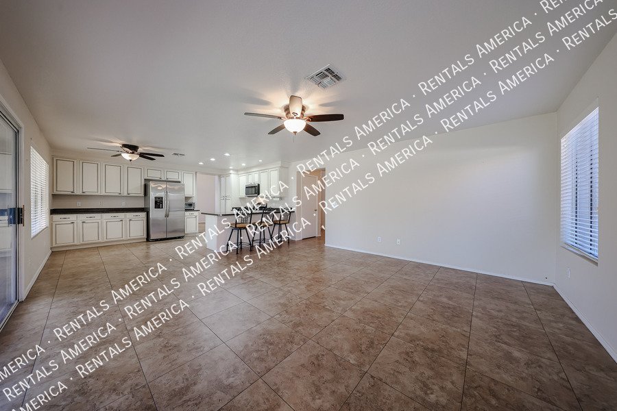 Spacious 5 Bed / 3 Bath Home in Desirable Hillcrest Ranch property image