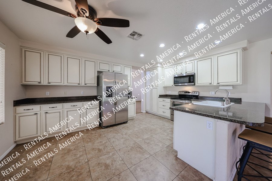 Spacious 5 Bed / 3 Bath Home in Desirable Hillcrest Ranch property image