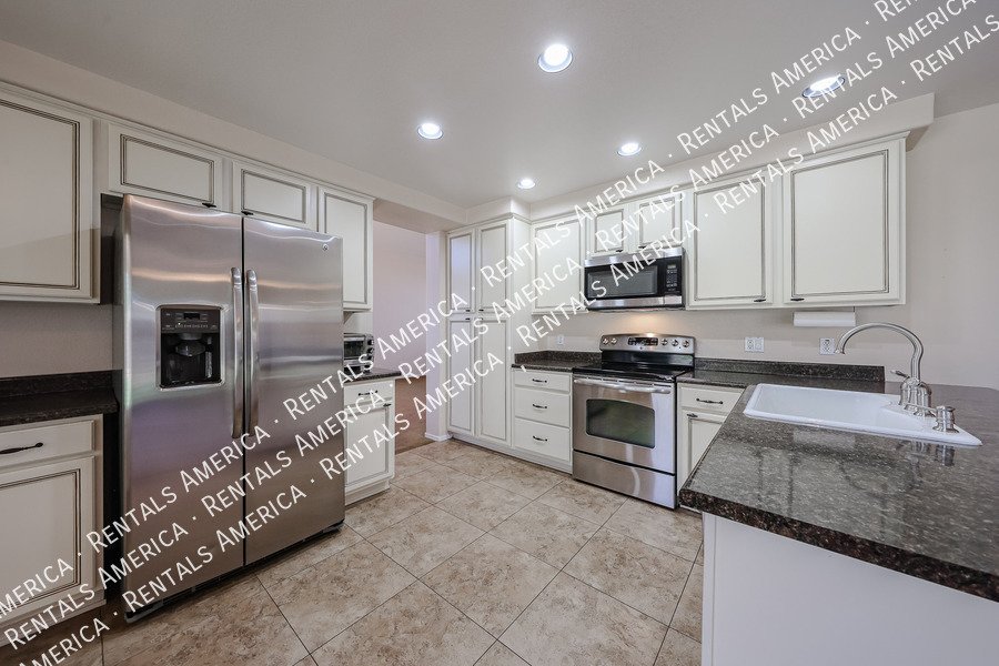 Spacious 5 Bed / 3 Bath Home in Desirable Hillcrest Ranch property image