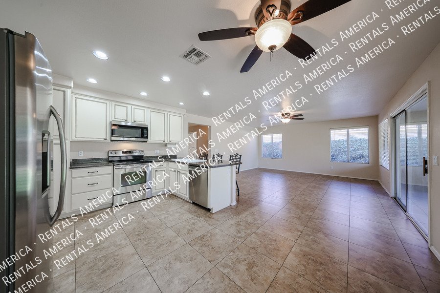 Spacious 5 Bed / 3 Bath Home in Desirable Hillcrest Ranch property image