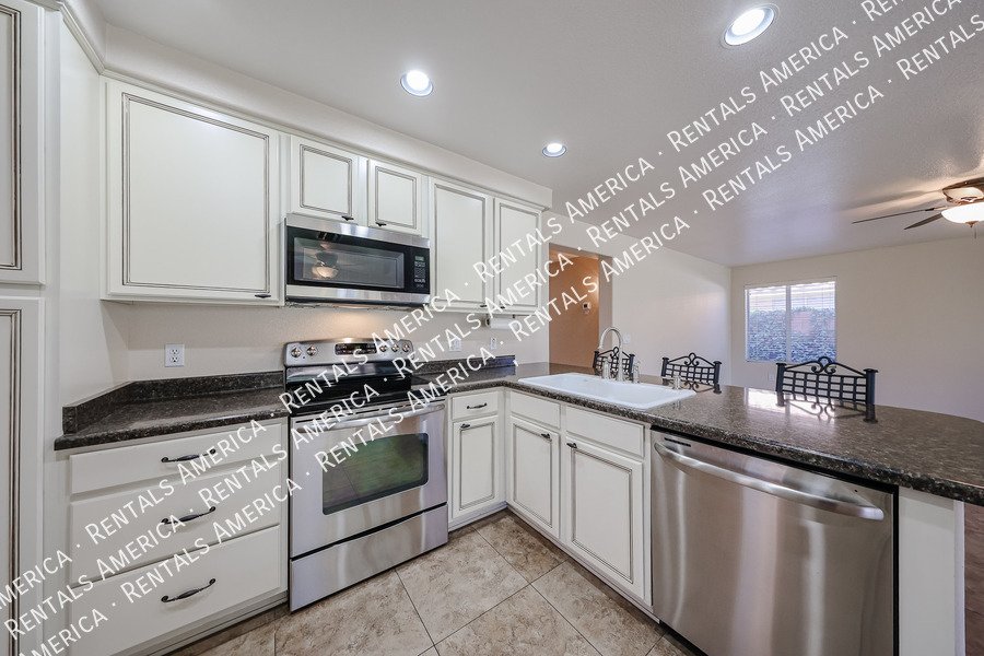Spacious 5 Bed / 3 Bath Home in Desirable Hillcrest Ranch property image